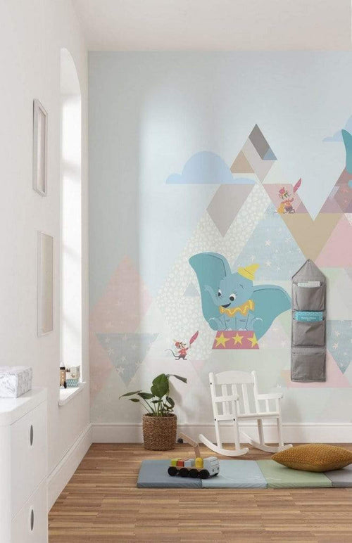 Komar Dumbo flying elephant Vlies Fotobehang 300x280cm 6 banen Sfeer | Yourdecoration.be