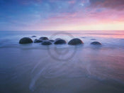 Popp Hackner   Moeraki Boulders Kunstdruk 80x60cm | Yourdecoration.be