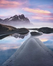 Komar Glowing Vestrahorn Vlies Fotobehang 200x250cm 2 banen | Yourdecoration.be